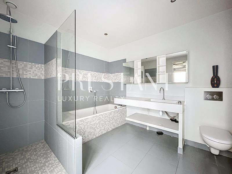 Appartement - 190 m² - 6 pièces