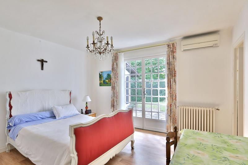 Maison - 235 m² - 6 pièces