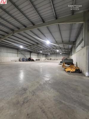 Grange - 1 712 m² - 1 pièce