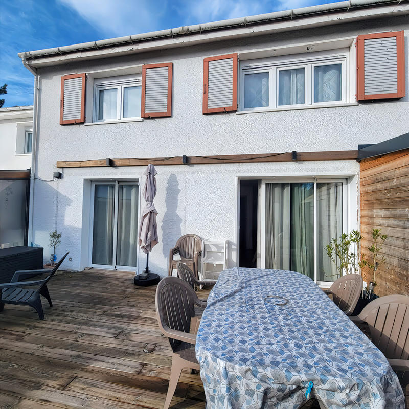 Maison - 95 m² - 5 pièces