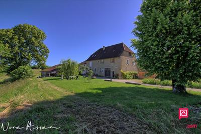 Demeure - 1 000 m² - 15 pièces