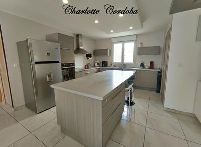 Maison - 253 m² - 9 pièces