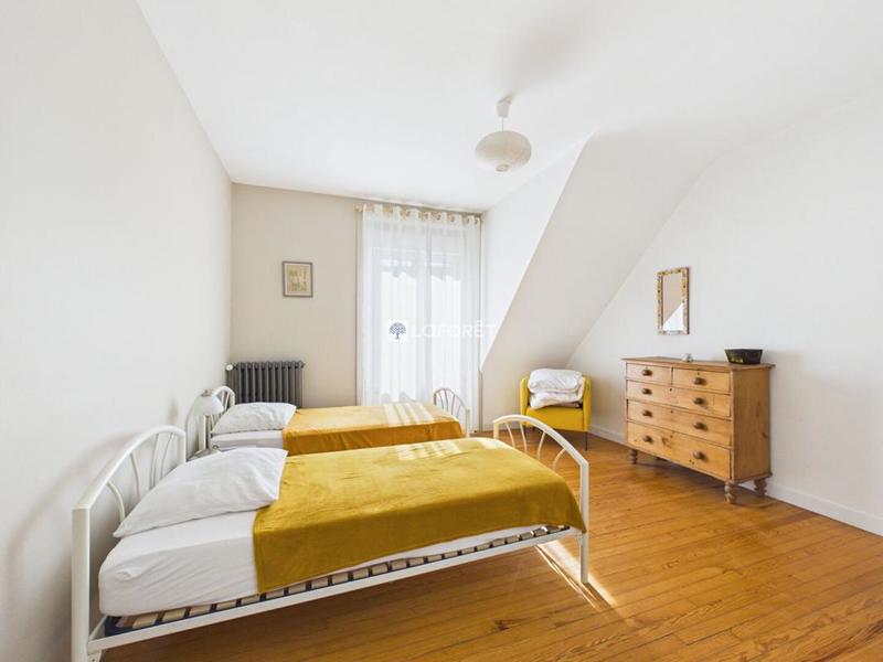 Maison - 205 m² - 8 pièces