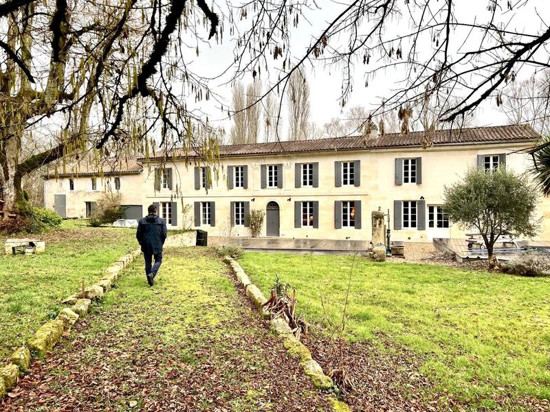 Château - 550 m² - 14 pièces