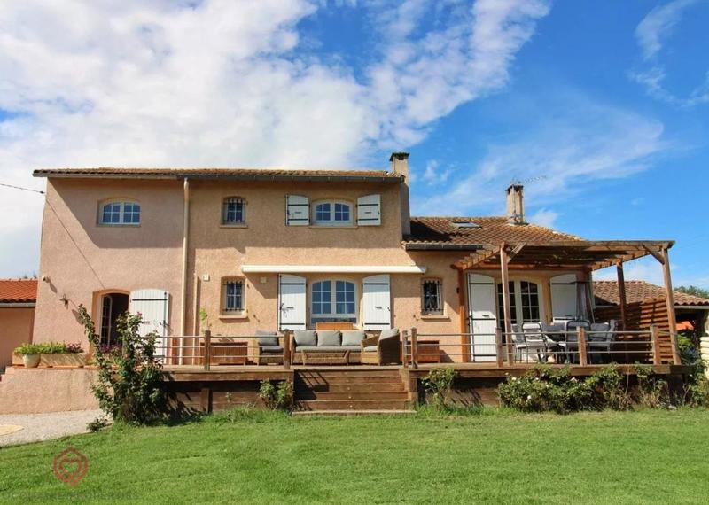 Maison - 229 m² - 9 pièces