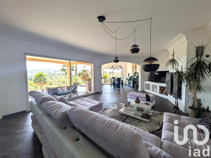 Maison - 460 m² - 12 pièces