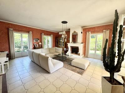 Maison traditionnelle - 219 m² - 8 pièces