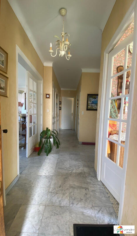 Maison traditionnelle - 137 m² - 7 pièces