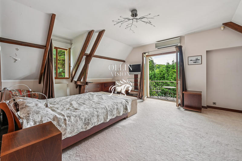 Maison - 365 m² - 12 pièces