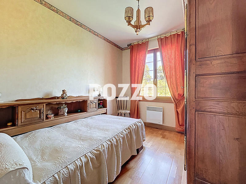 Maison - 220 m² - 8 pièces