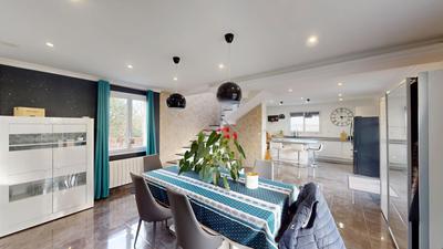 Maison traditionnelle - 199 m² - 8 pièces