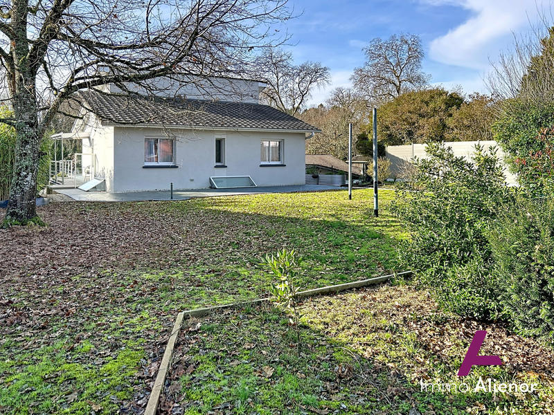 Maison - 212 m² - 7 pièces