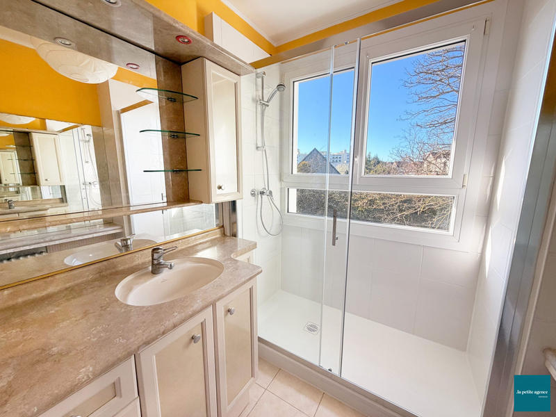 Appartement - 127 m² - 6 pièces