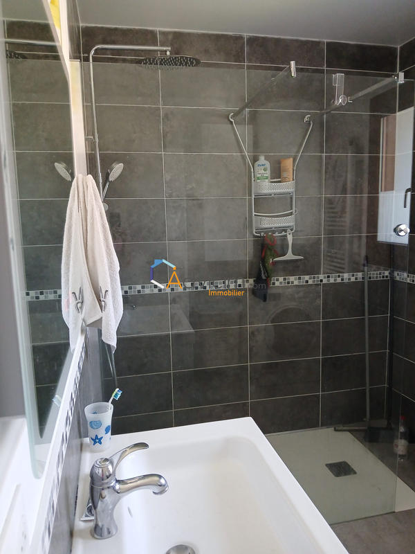 Maison - 225 m² - 8 pièces