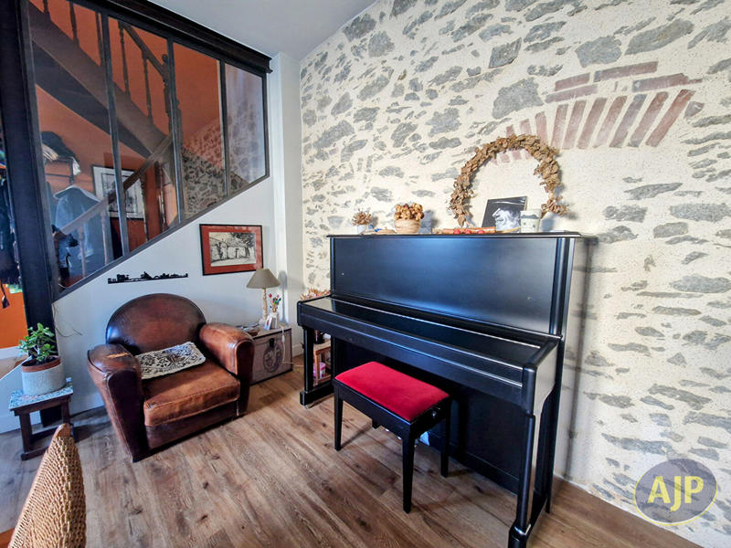 Maison - 169 m² - 8 pièces