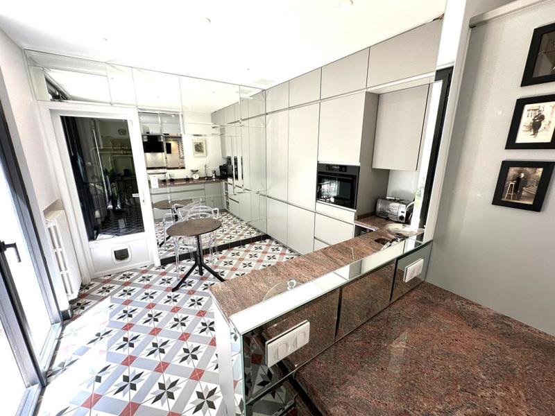 Maison - 424 m² - 13 pièces