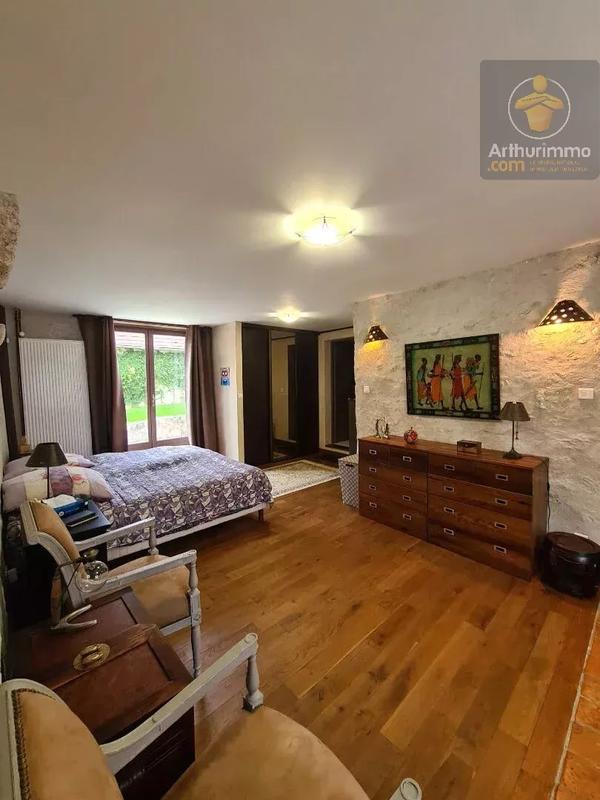 Maison - 265 m² - 8 pièces