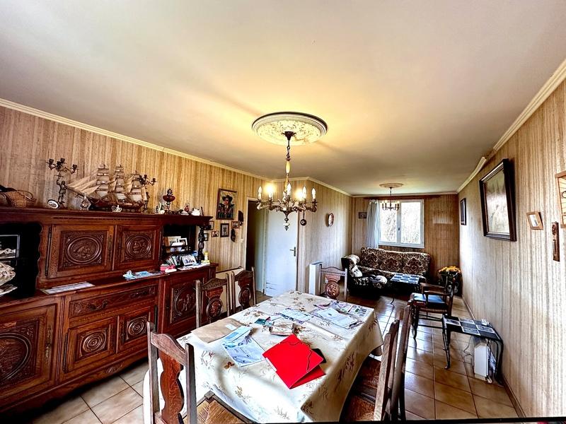 Maison - 99 m² - 5 pièces