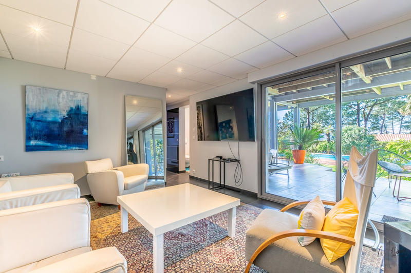 Maison contemporaine - 306 m² - 8 pièces