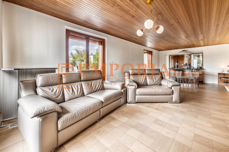 Maison - 184 m² - 8 pièces