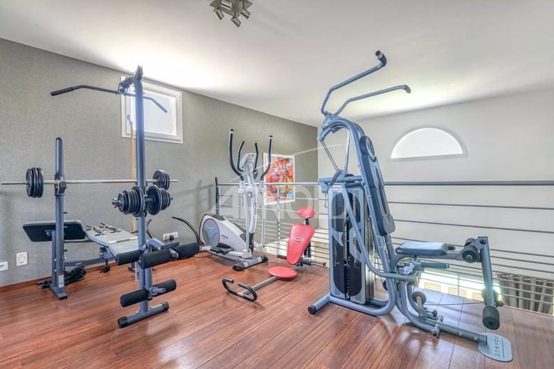 Maison - 250 m² - 12 pièces