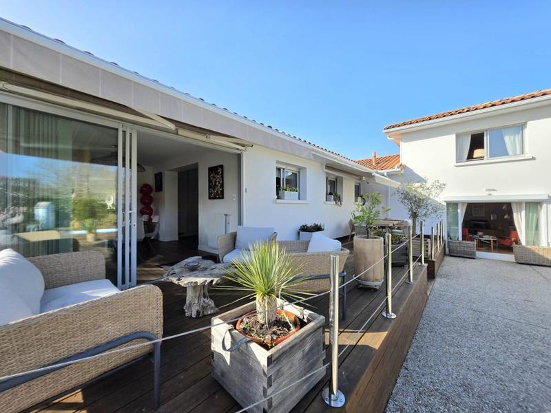 Maison - 186 m² - 7 pièces