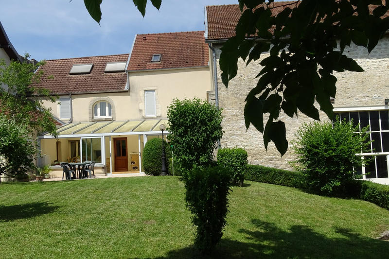 Maison ancienne - 244 m² - 10 pièces