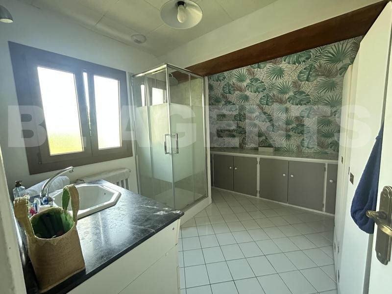 Maison - 228 m² - 10 pièces