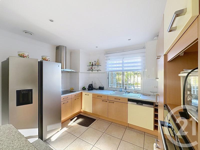 Maison - 93 m² - 4 pièces