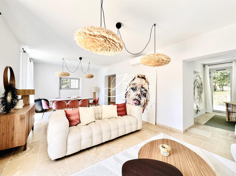 Villa - 258 m² - 10 pièces