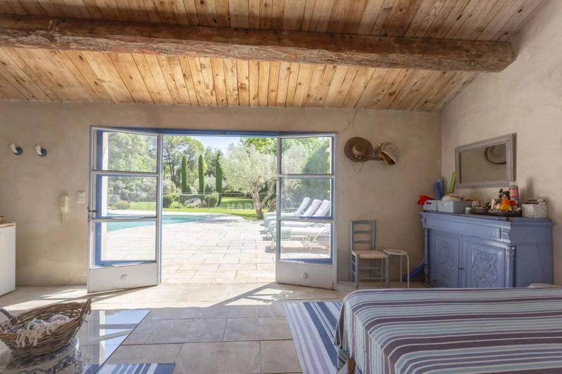 Mas - 300 m² - 9 pièces