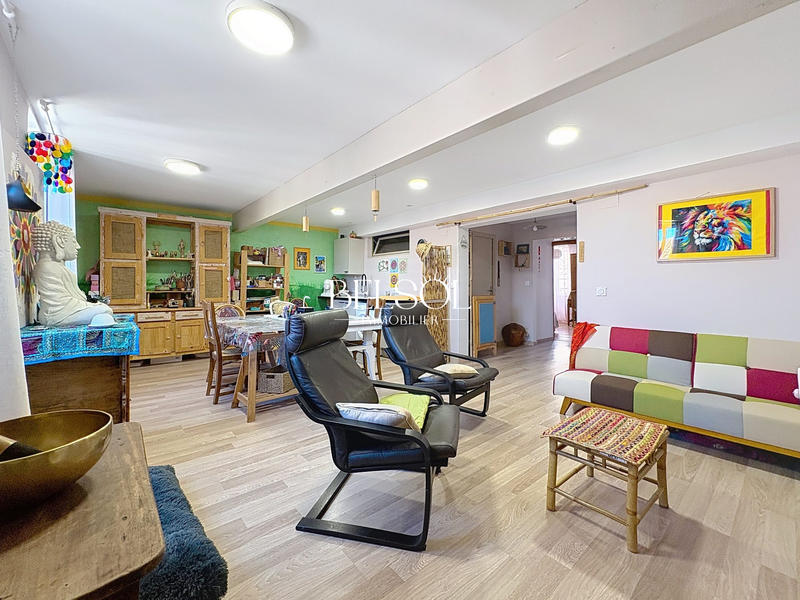 Maison - 210 m² - 6 pièces