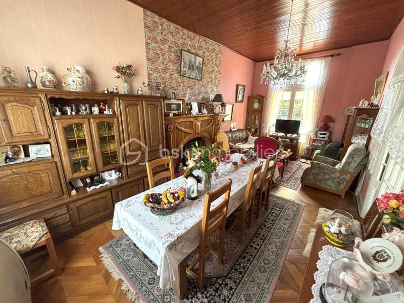 Maison - 230 m² - 7 pièces