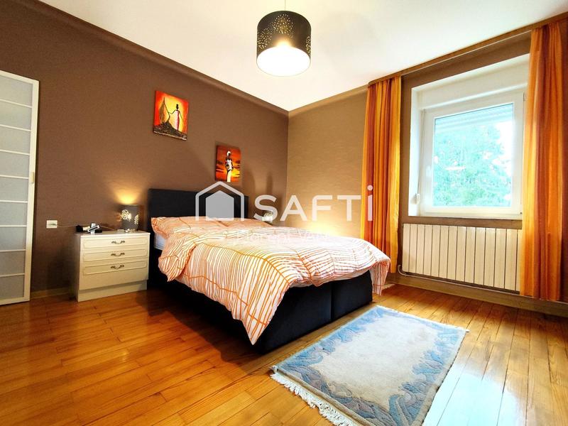 Maison - 230 m² - 12 pièces