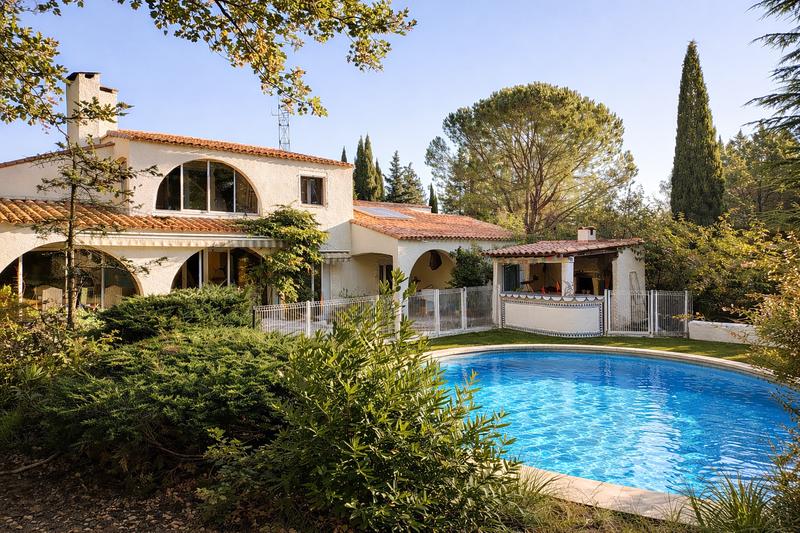 Maison - 282 m² - 8 pièces