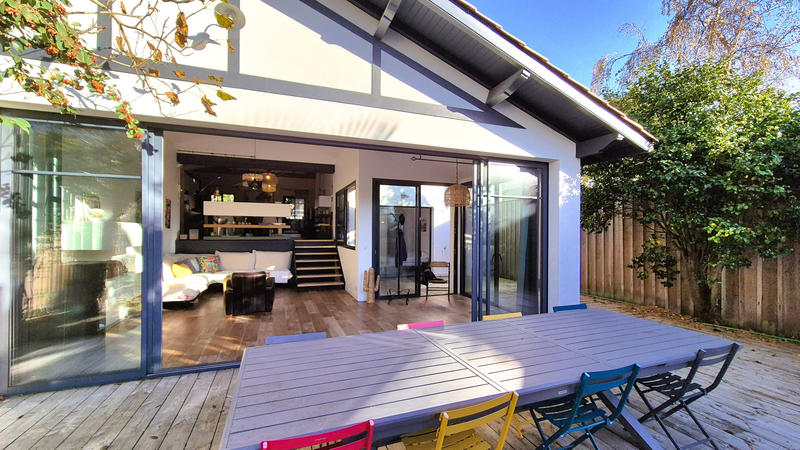 Maison - 180 m² - 7 pièces