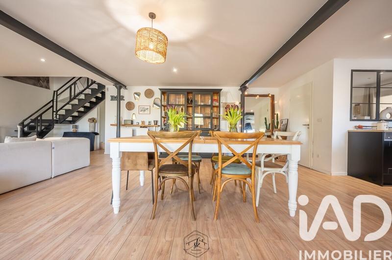 Maison - 230 m² - 7 pièces