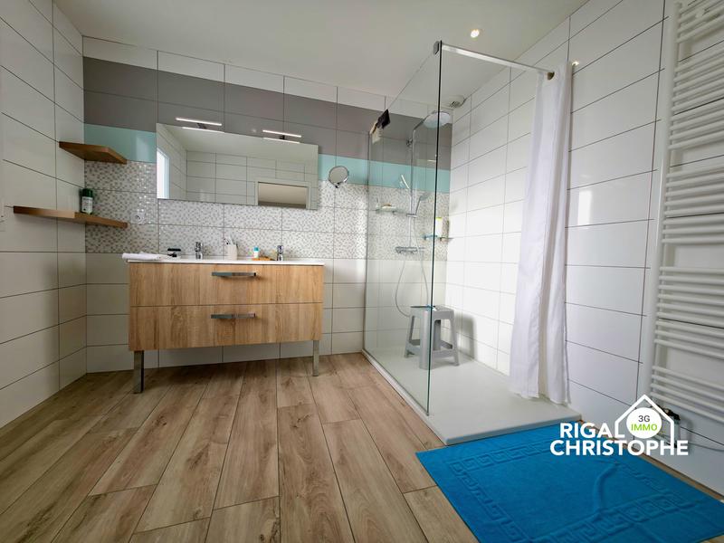 Maison - 200 m² - 9 pièces