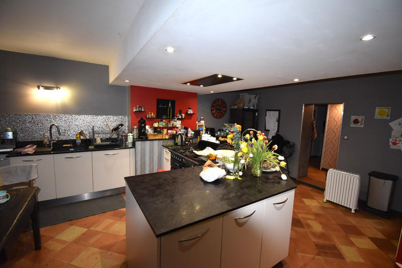 Maison - 379 m² - 13 pièces