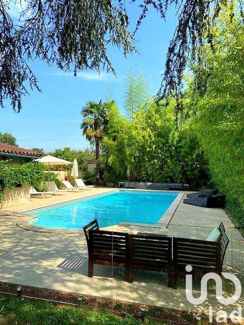 Maison - 363 m² - 10 pièces