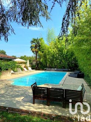 Maison - 363 m² - 10 pièces