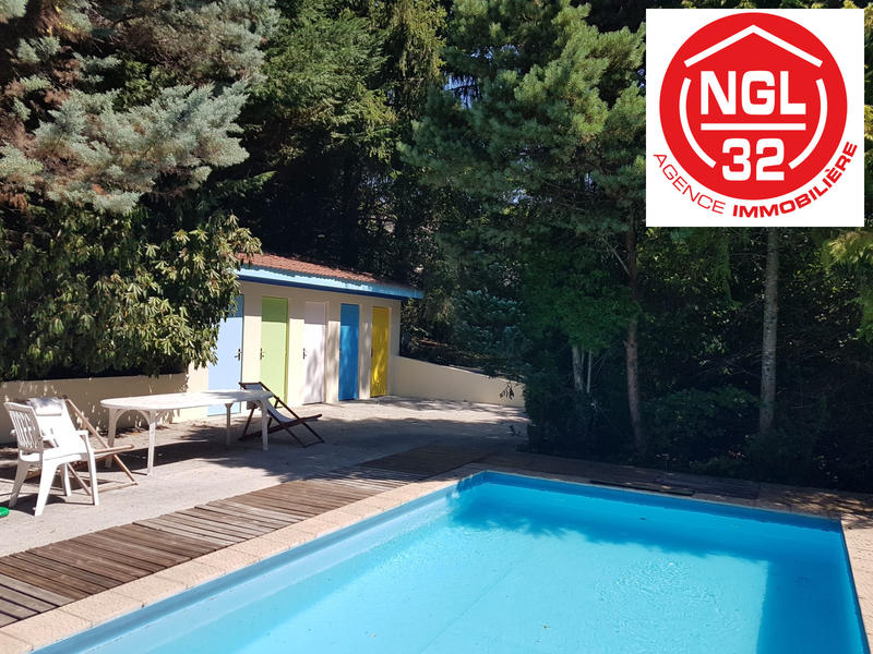 Maison - 250 m² - 9 pièces