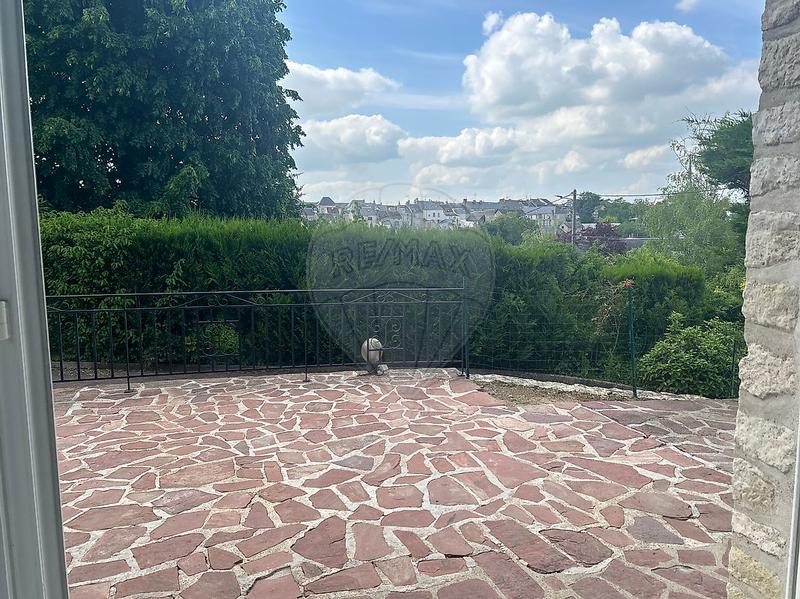 Maison - 233 m² - 8 pièces