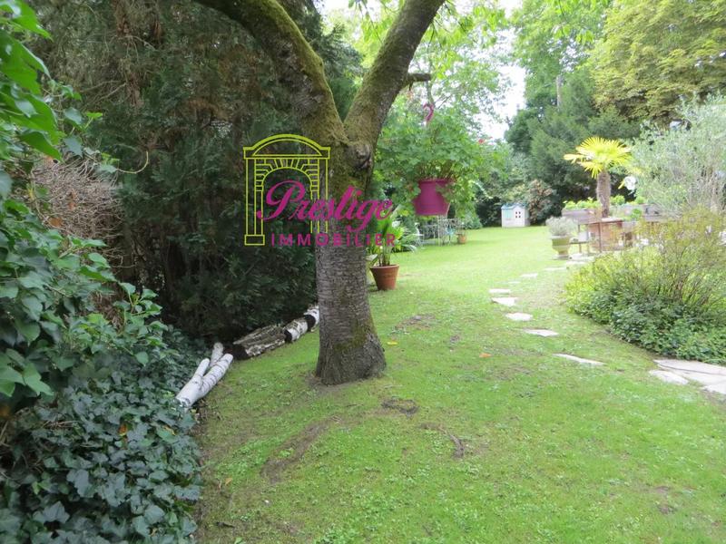 Propriété - 275 m² - 7 pièces