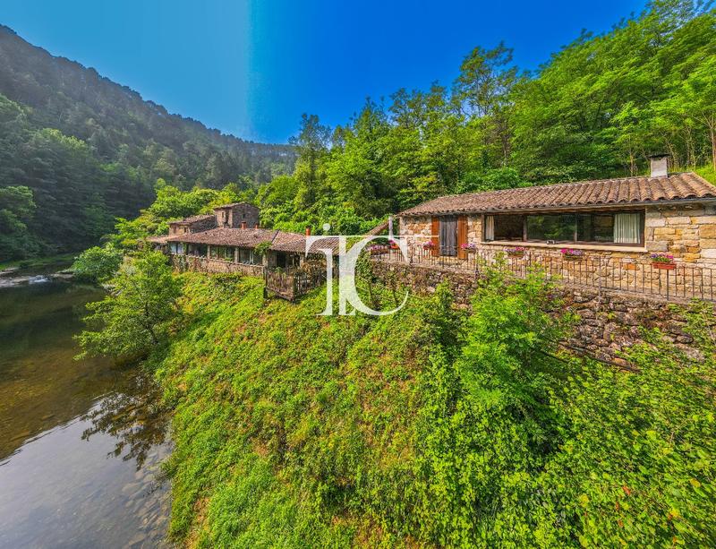 Maison - 324 m² - 13 pièces