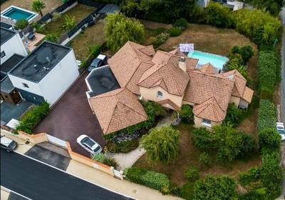 Villa - 240 m² - 6 pièces