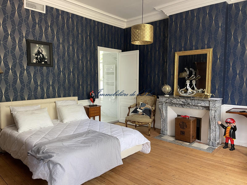 Maison - 420 m² - 13 pièces