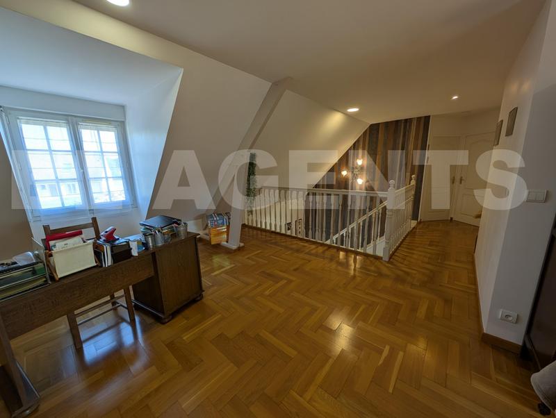 Maison traditionnelle - 176 m² - 6 pièces