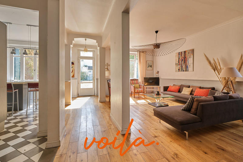 Maison - 219 m² - 7 pièces