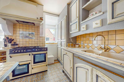 Maison - 229 m² - 11 pièces